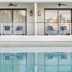 Suite Junior con Vistas a la Piscina